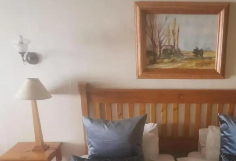 キングサイズベッドのスタンダードルーム, Tom S Place Guest House
