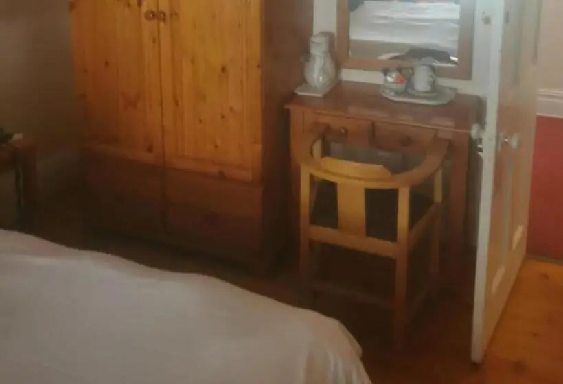 キングサイズベッドのスタンダードルーム, Tom S Place Guest House