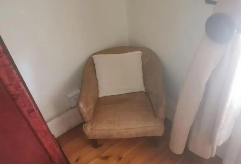 プレミアムルーム, Tom S Place Guest House