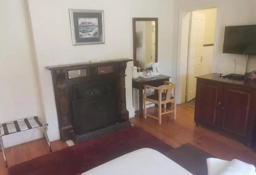 プレミアムルーム, Tom S Place Guest House