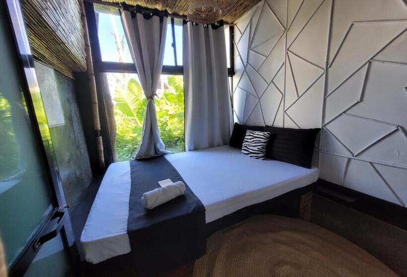 اتاق اکونومی, Tarzan S House