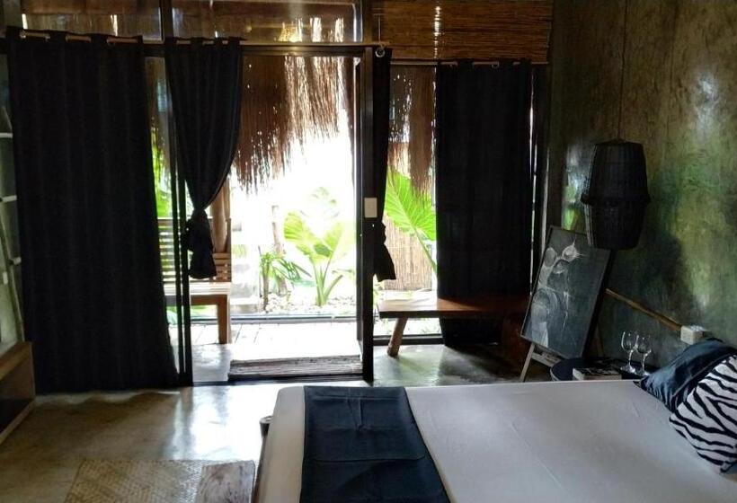 اتاق استاندارد با بالکن, Tarzan S House