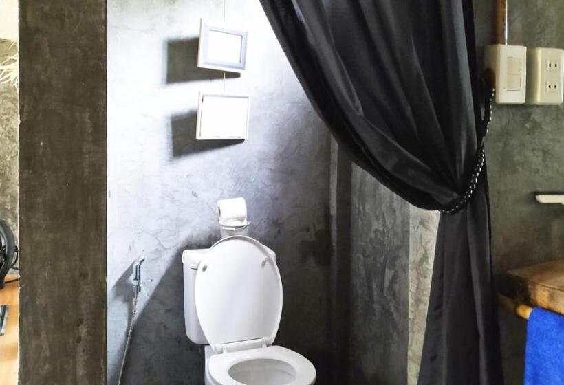 اتاق استاندارد با بالکن, Tarzan S House