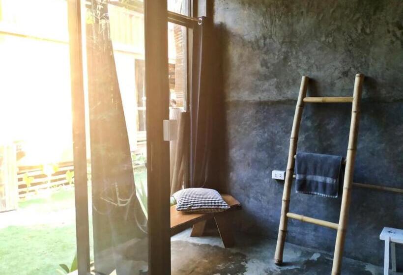 اتاق استاندارد با بالکن, Tarzan S House