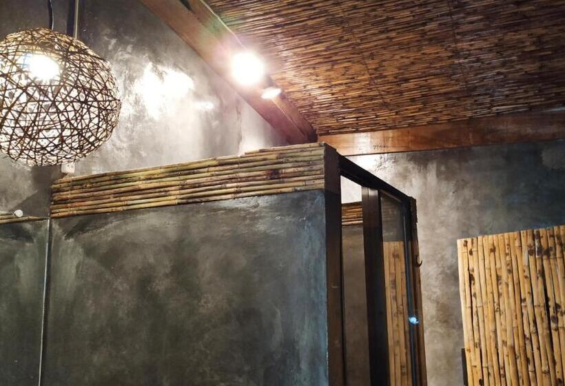 اتاق استاندارد سه نفره, Tarzan S House