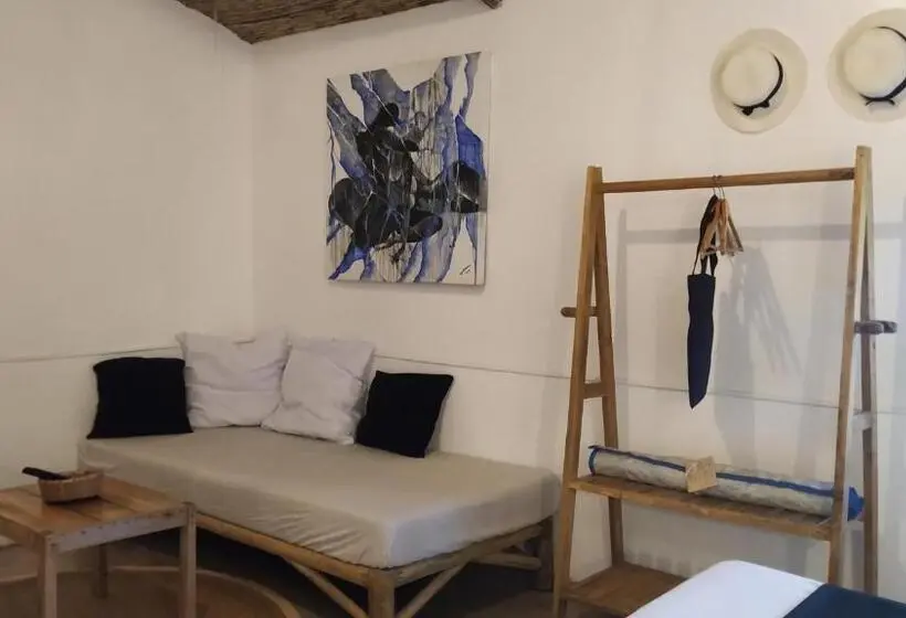 اتاق استاندارد سه نفره, Tarzan S House