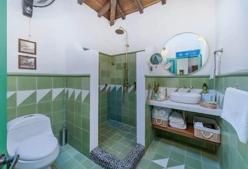 Perhehuone, Casa Cedrela Hotel Boutique