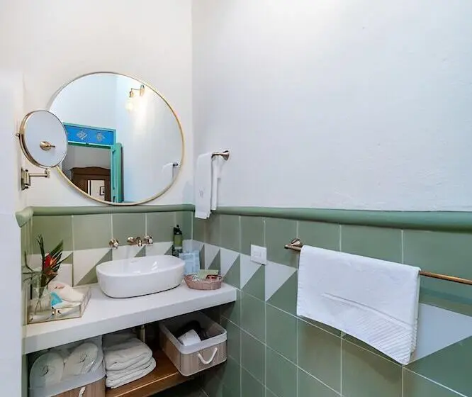 Perhehuone, Casa Cedrela Hotel Boutique