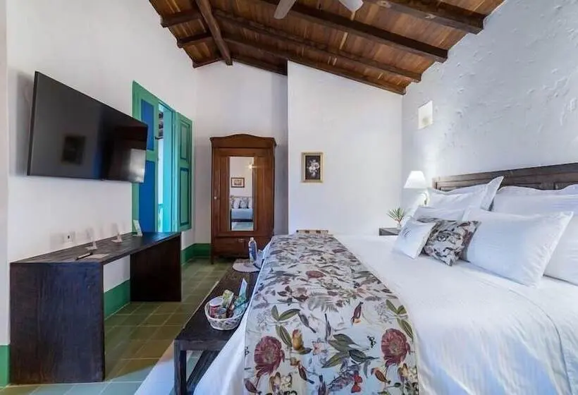 Perhehuone, Casa Cedrela Hotel Boutique