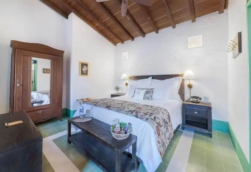 Perhehuone, Casa Cedrela Hotel Boutique