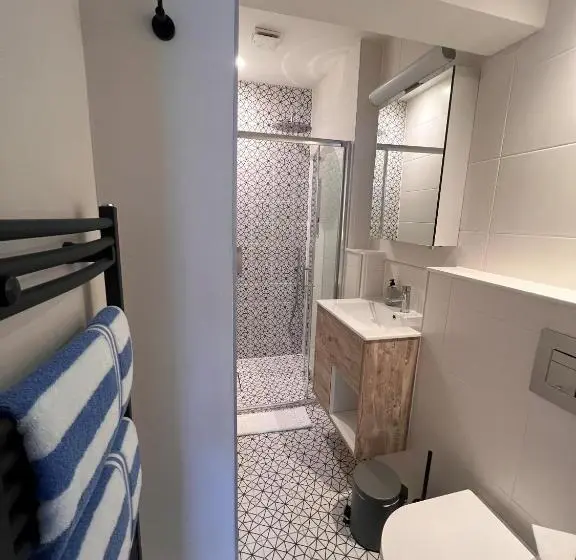 اتاق سوپریور با تخت بزرگ, Lido Townhouse
