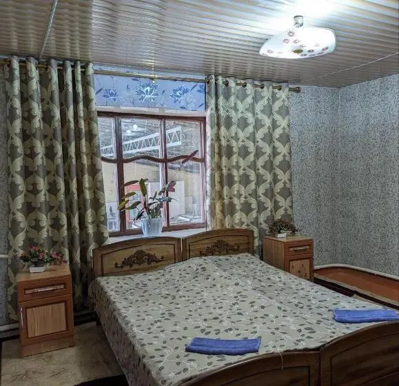 تختخواب در اتاق مشترک, Olzho Hostel