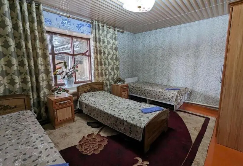 تختخواب در اتاق مشترک, Olzho Hostel