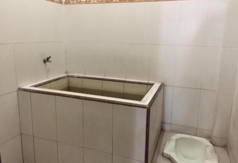 غرفة قياسية, Oyo 93525 Griya Wafira Trenggalek Syariah