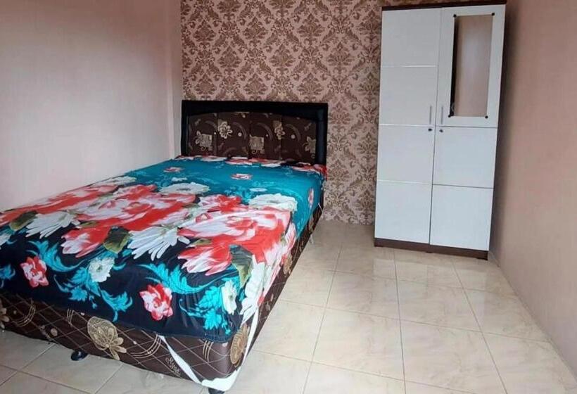 Номер Стандарт, Oyo 93525 Griya Wafira Trenggalek Syariah