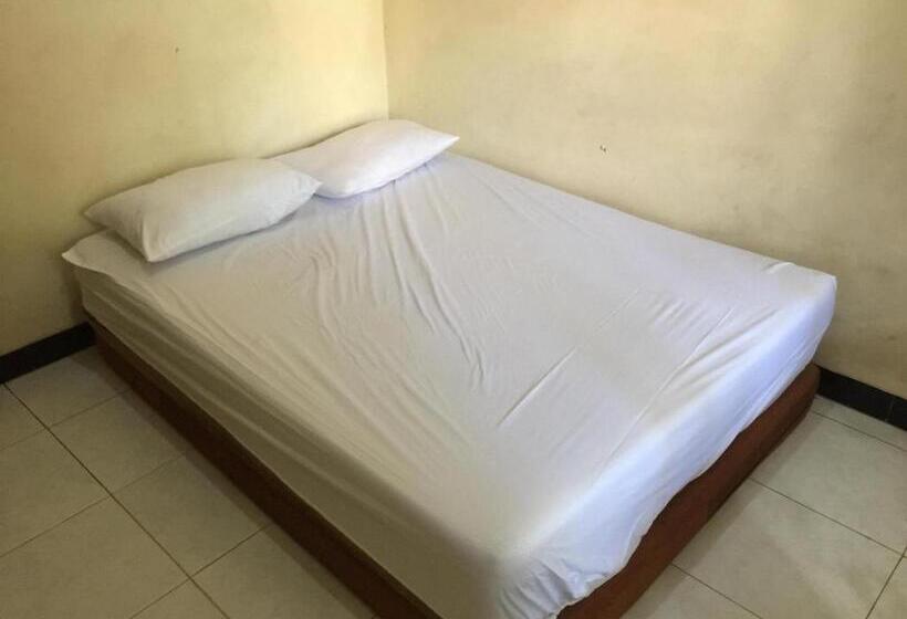 Номер Deluxe, Oyo 93525 Griya Wafira Trenggalek Syariah