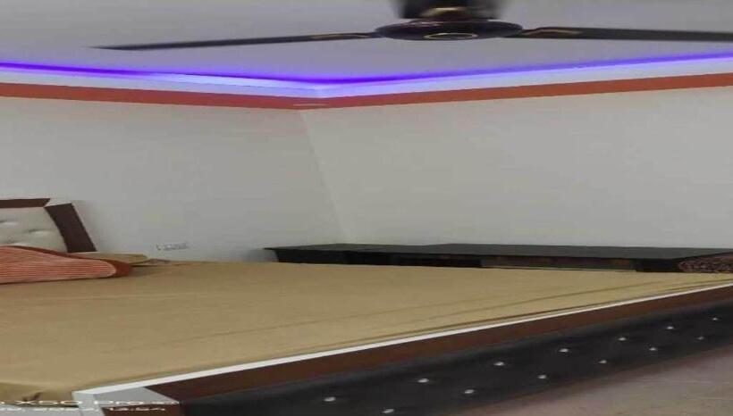 トリプルクラシックルーム, Oyo Geet Govind Resort And