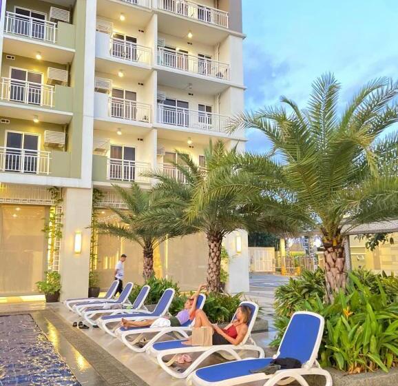 اتاق خانوادگی, Maxine Staycation