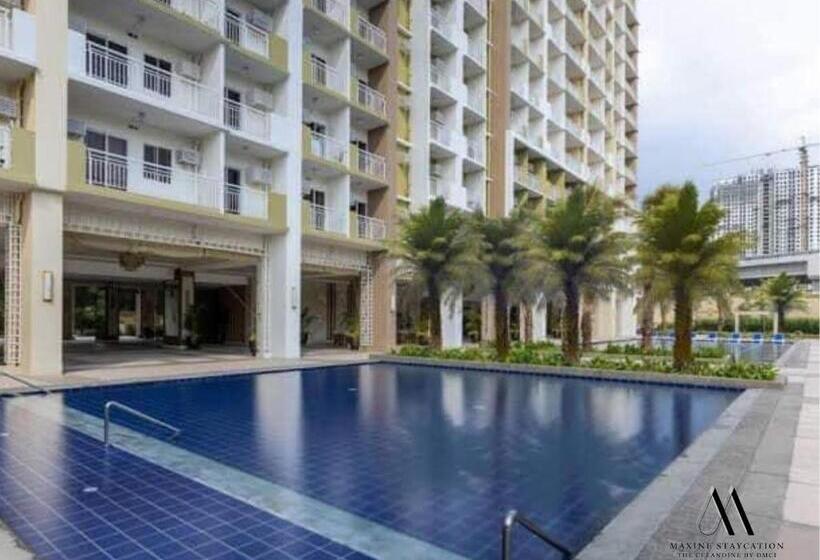 اتاق خانوادگی, Maxine Staycation