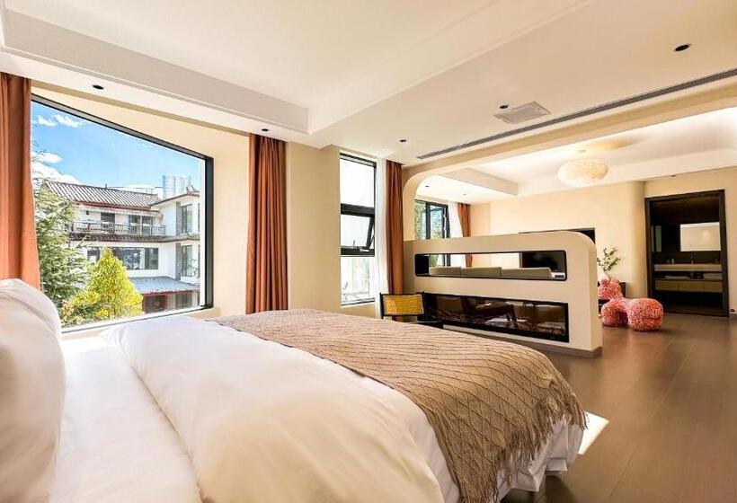سوییت لوکس, Lijiang Painted Mountain Cloud House Boutique B&b