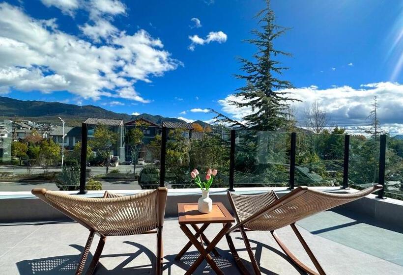 سوئیت پریمیوم, Lijiang Painted Mountain Cloud House Boutique B&b