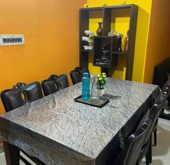 Perhesviitti, Ramkarthik Villa Guest House