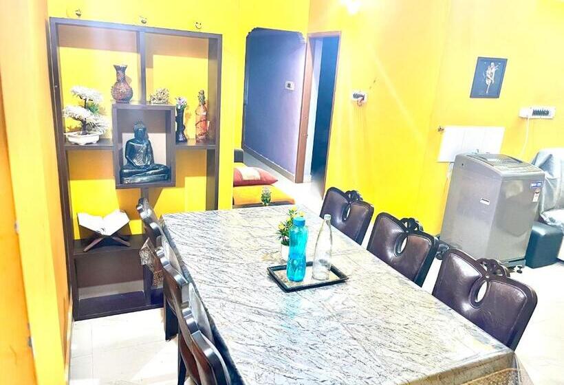 سوییت خانوادگی, Ramkarthik Villa Guest House