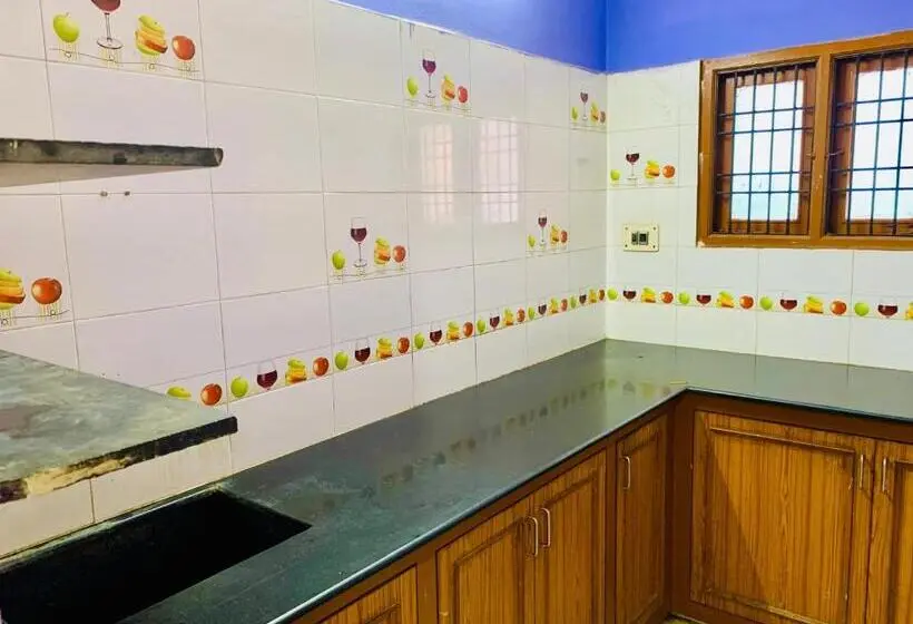 Perhesviitti, Ramkarthik Villa Guest House