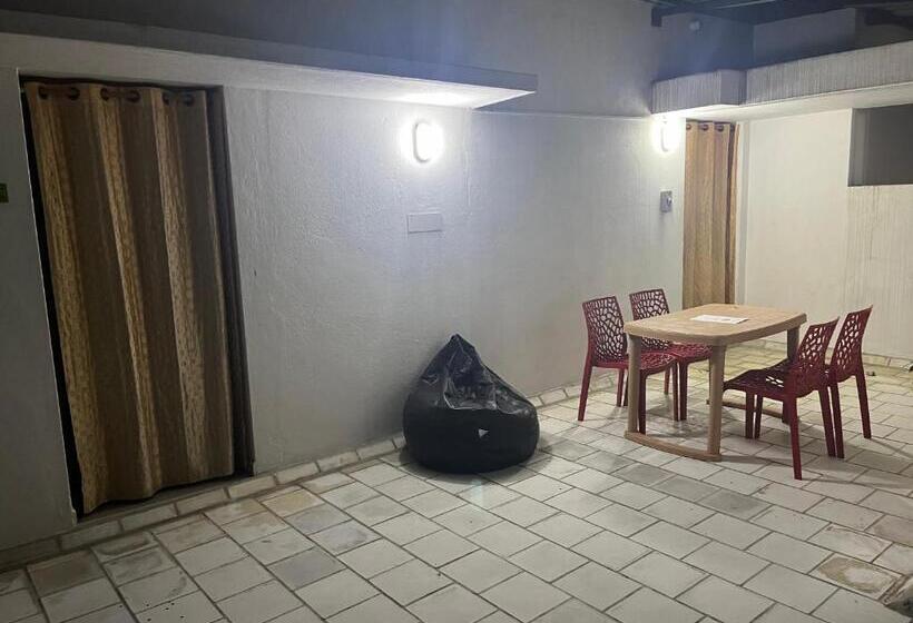 سوییت خانوادگی, Ramkarthik Villa Guest House