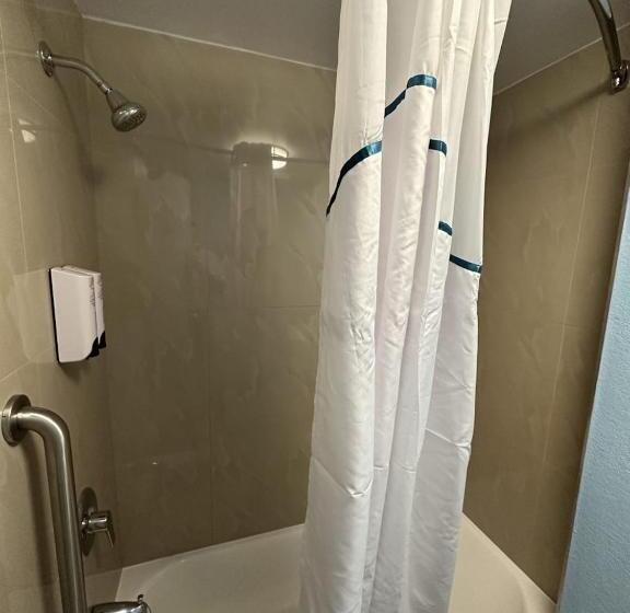 キングサイズベッドのスタンダードルーム, Hometowne Studios By Red Roof Lancaster