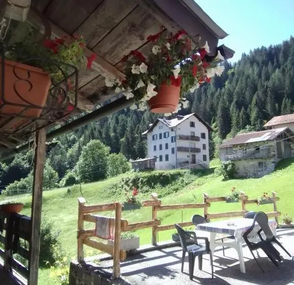 スタンダードトリプルルーム, B&b Sòt Al Piz