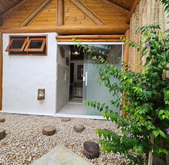 غرفة قياسية ثلاثية, Casa Caroá   Chalé 1