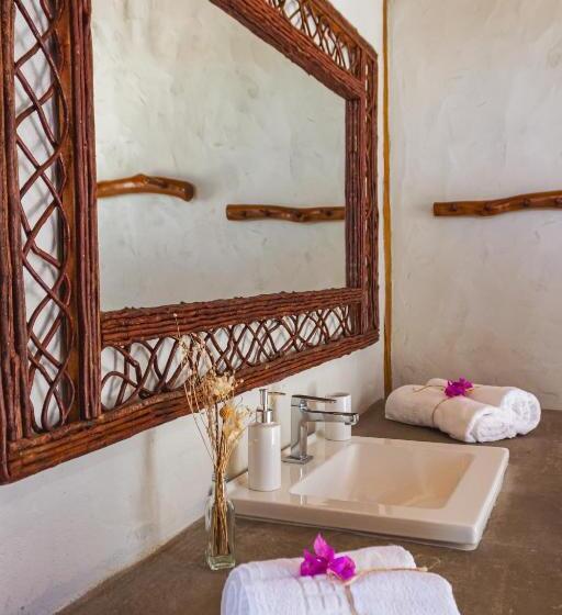 غرفة قياسية ثلاثية, Casa Caroá   Chalé 1