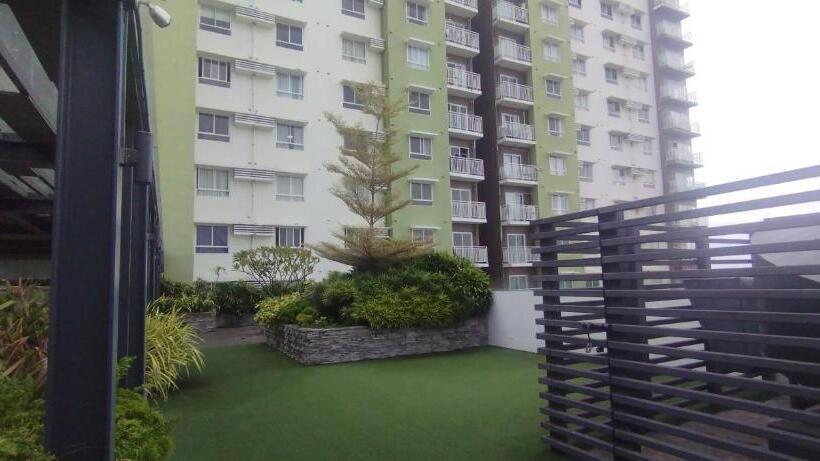 Студио Стандарт Вид на Бассейн, Cozy Studio Condo At Mesatierra Garden Residences