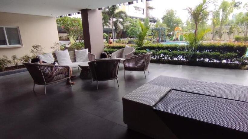 Студио Стандарт Вид на Бассейн, Cozy Studio Condo At Mesatierra Garden Residences