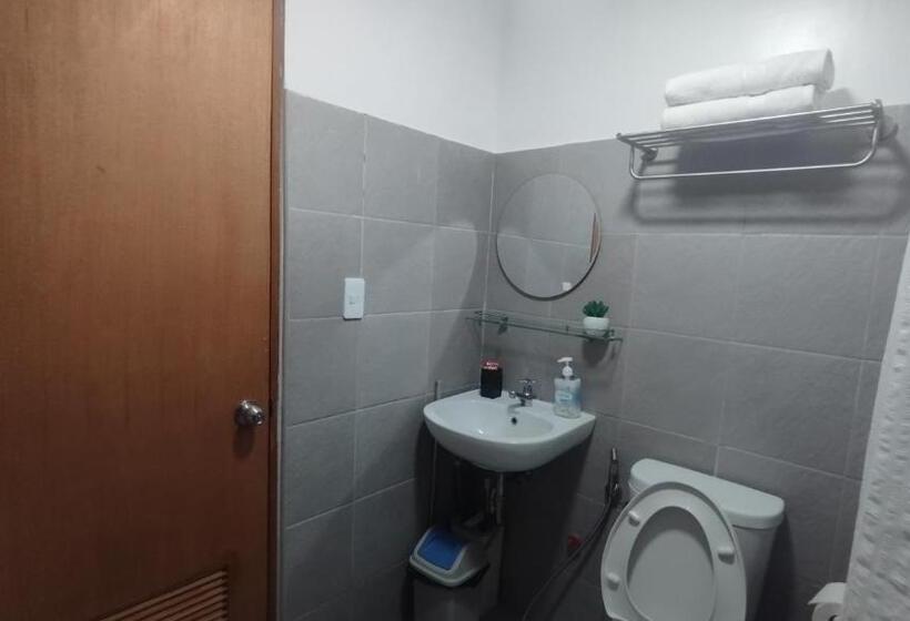 Студио Стандарт Вид на Бассейн, Cozy Studio Condo At Mesatierra Garden Residences