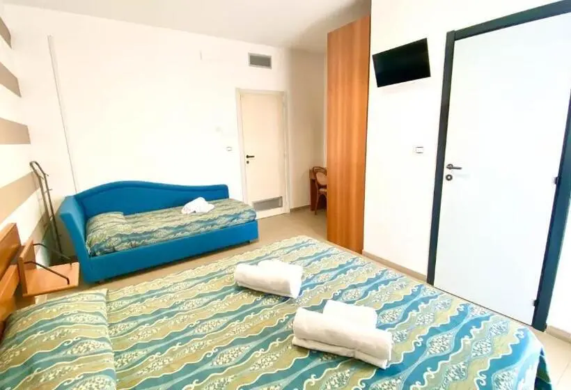 Standard Kolmen Hengen Huone, Alba Living Room