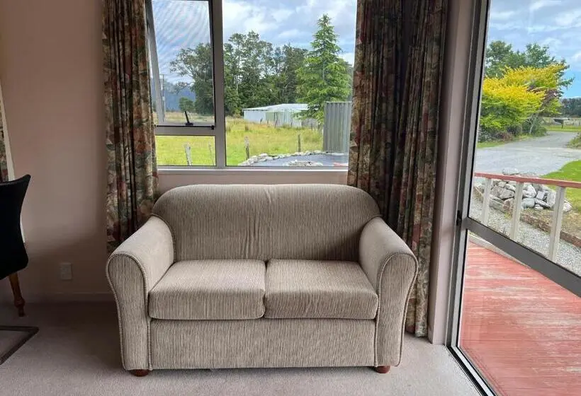 スタンダードスタジオ, Carrickfergus Cottage Unit 1