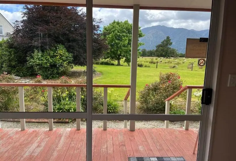 スタンダードスタジオ, Carrickfergus Cottage Unit 1