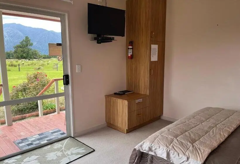 スタンダードスタジオ, Carrickfergus Cottage Unit 1