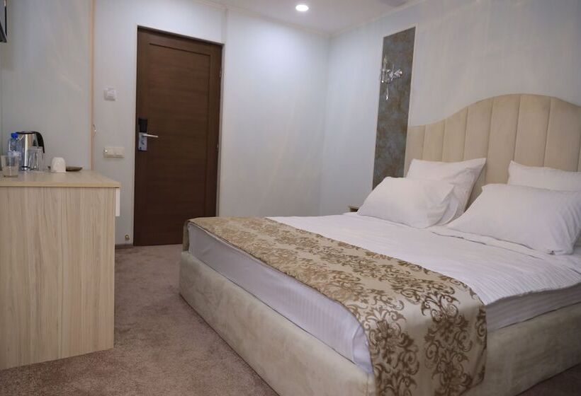 اتاق اکونومی, Delin