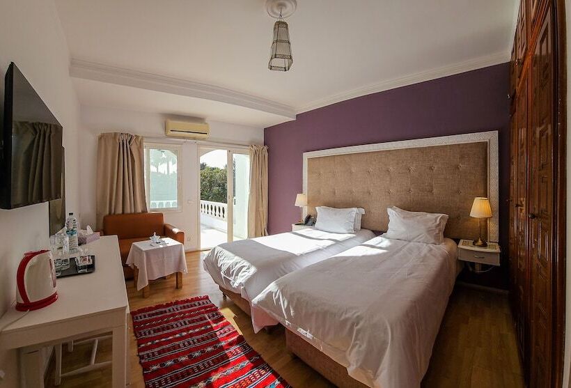 اتاق استاندارد با چشم‌انداز استخر, L Hacienda