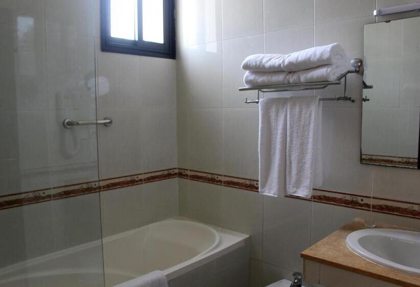 اتاق استاندارد با چشم‌انداز باغ, L Hacienda