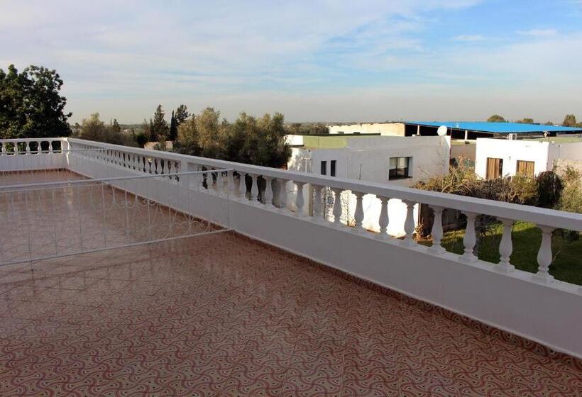 سوییت با چشم‌انداز باغ, L Hacienda