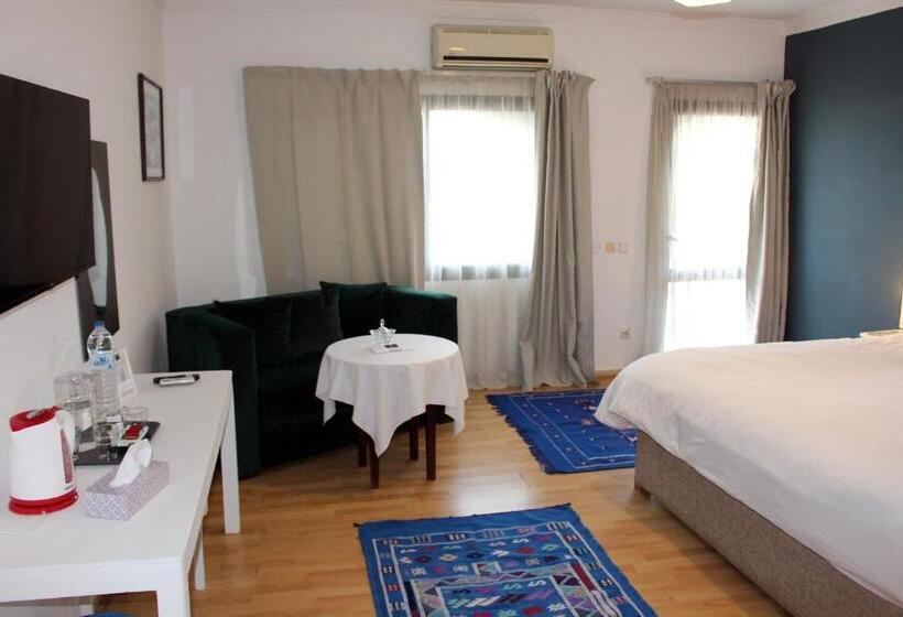 سوییت با چشم‌انداز باغ, L Hacienda