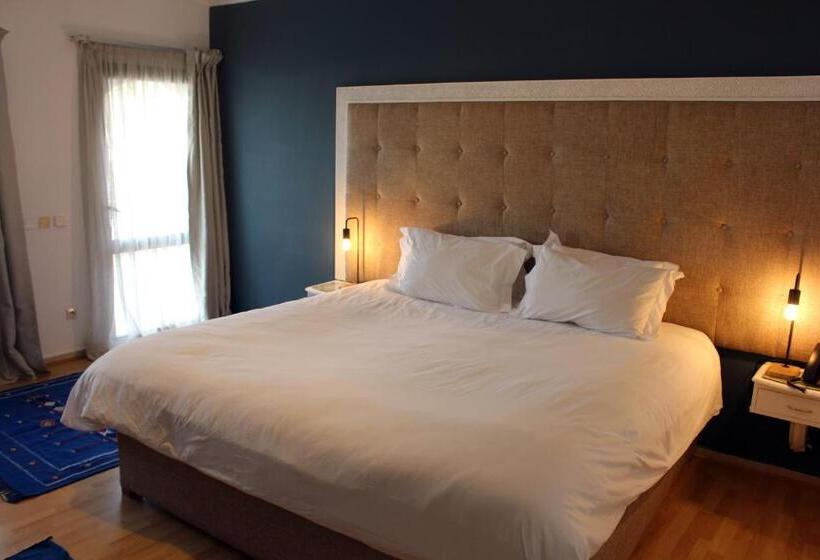 سوییت با چشم‌انداز باغ, L Hacienda