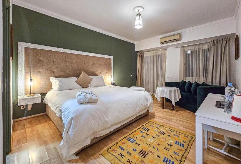 سوییت با چشم‌انداز باغ, L Hacienda