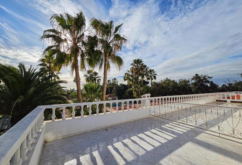 سوییت با چشم‌انداز استخر, L Hacienda