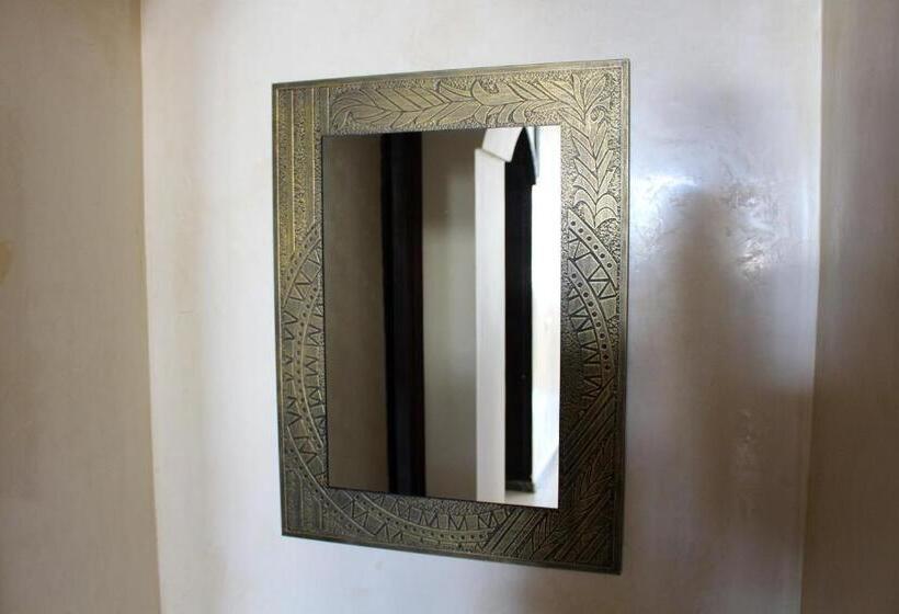 سوییت سوپریور, L Hacienda