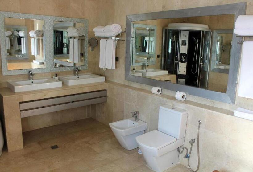 سوییت سوپریور, L Hacienda